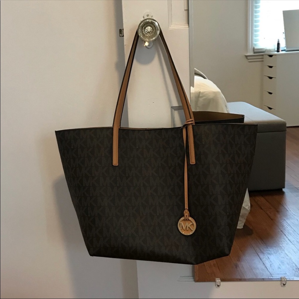Authentic Micheal Kors Purse/Tote